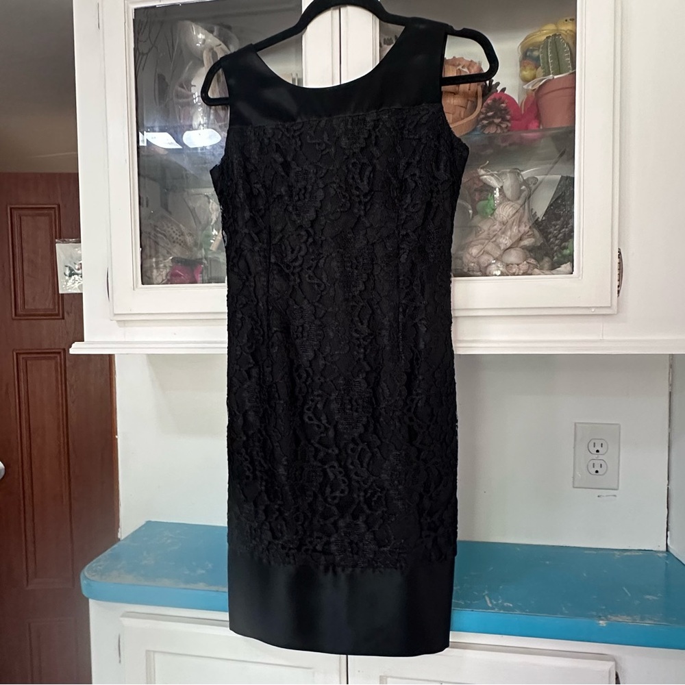 Little Black Dress Size 6 Lace Satin Sleeveless Midi Low‎ Back Lined Classic